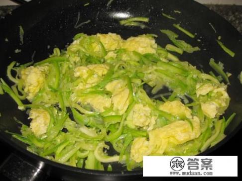 如何做西葫芦炒鸡蛋？