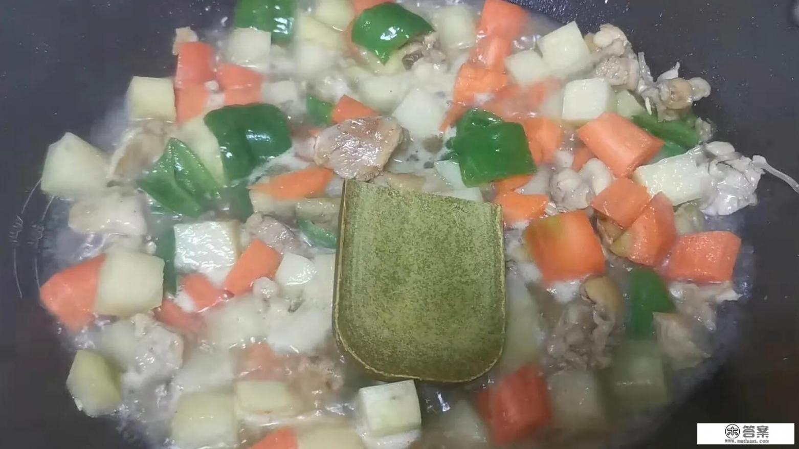 咖喱鸡肉饭的家常做法一家三口？