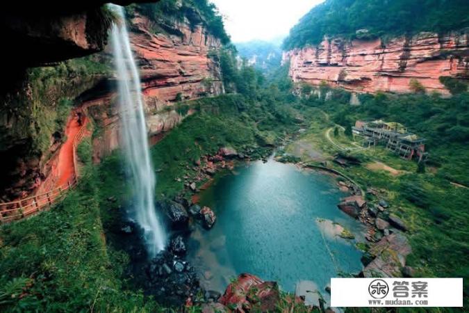 重庆好玩的地方太多了，谁能列个明细？不用太细，简明扼要？