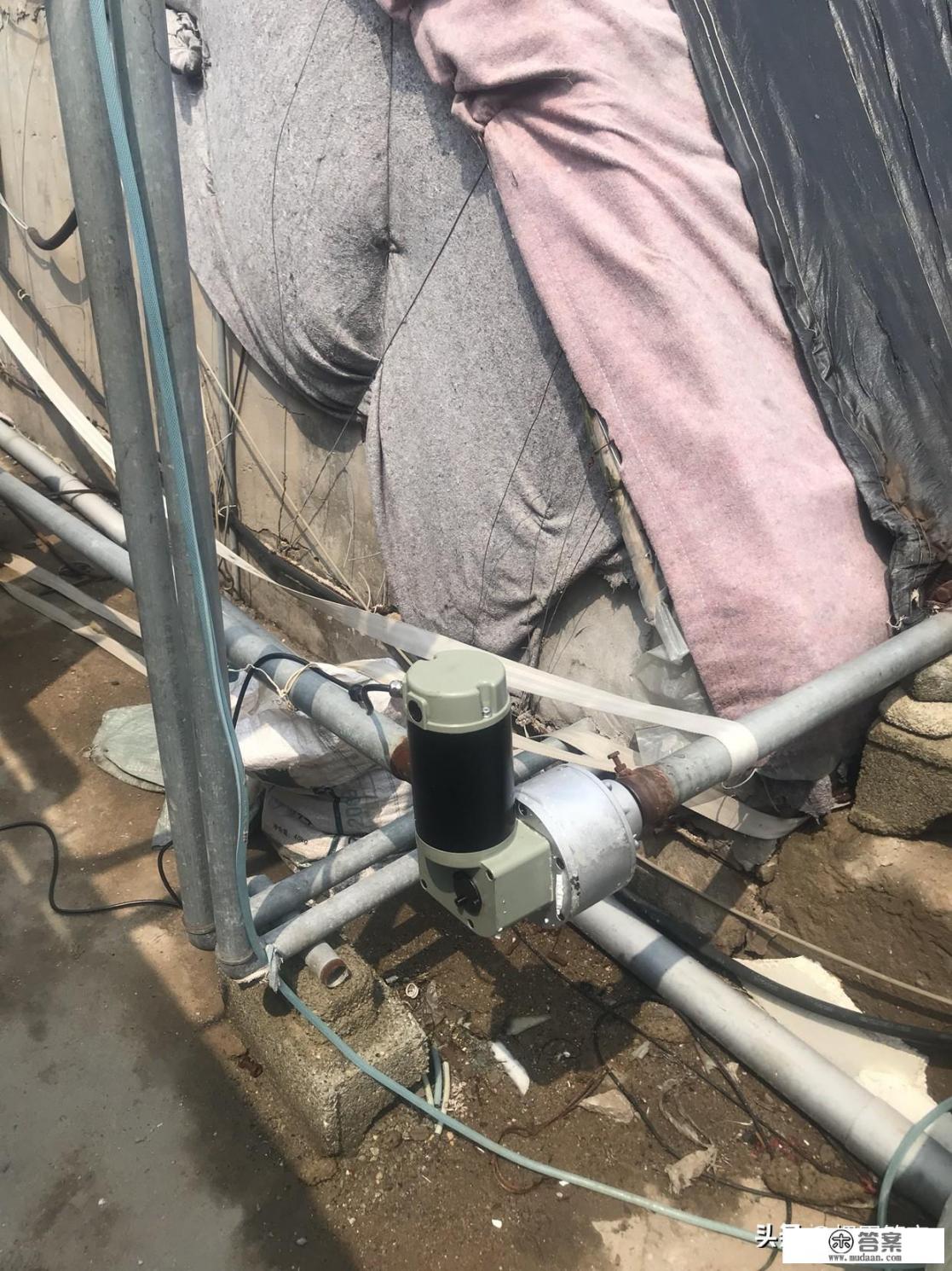 大棚卷帘机多少钱?大棚卷帘机使用特点?