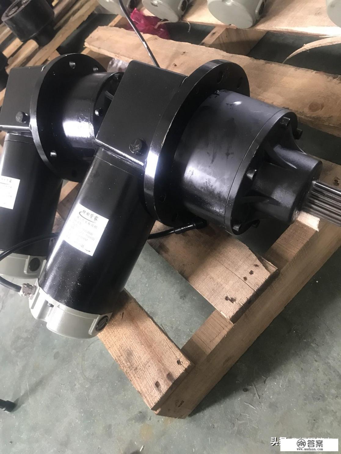 大棚卷帘机多少钱？大棚卷帘机使用特点？