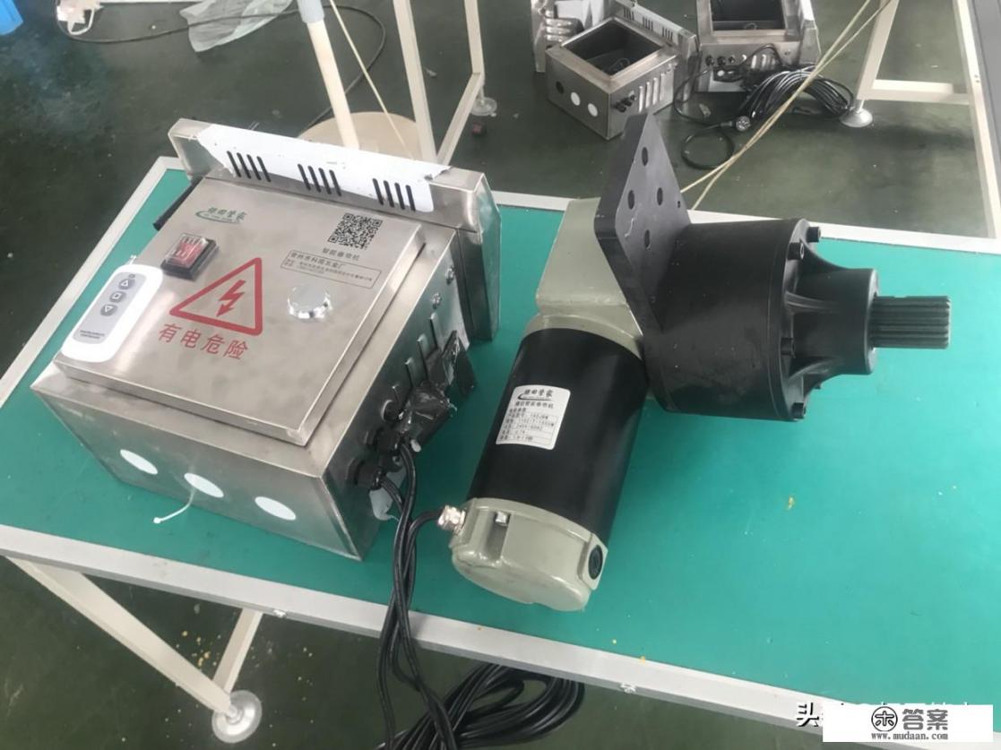 大棚卷帘机多少钱？大棚卷帘机使用特点？