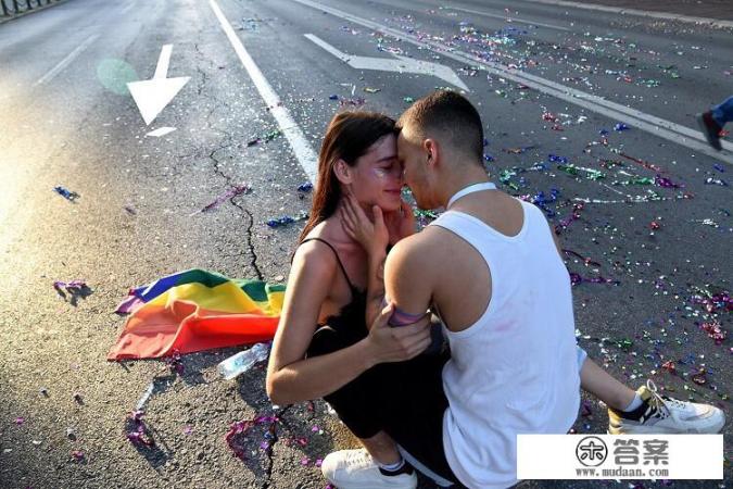 曹骏蓝盈莹分手，守时先生和迟到小姐也分手了，你觉得还能相信爱情吗？