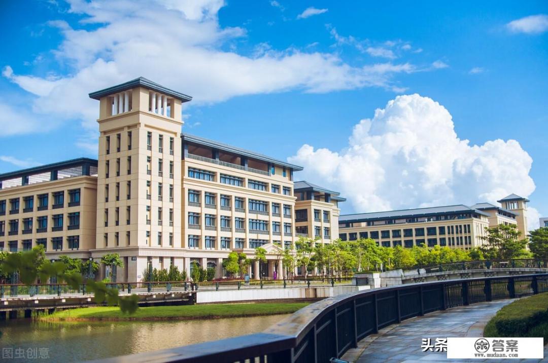 以初来者的眼光和视角 表达自己对大学的感受和认知？