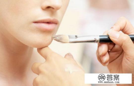 白色唇线笔怎么用？