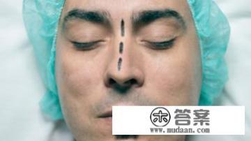 为什么很多人的鼻中隔都是偏的？鼻中隔偏曲是否需要治疗？