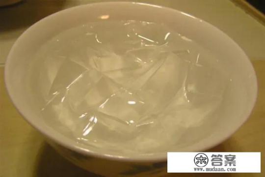 白凉粉和吉利丁片做的果冻有什么区别吗？