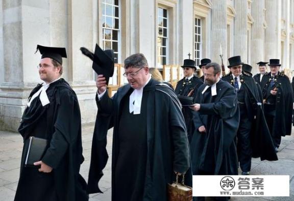 剑桥大学有几个学院? 剑桥大学有几个学院?