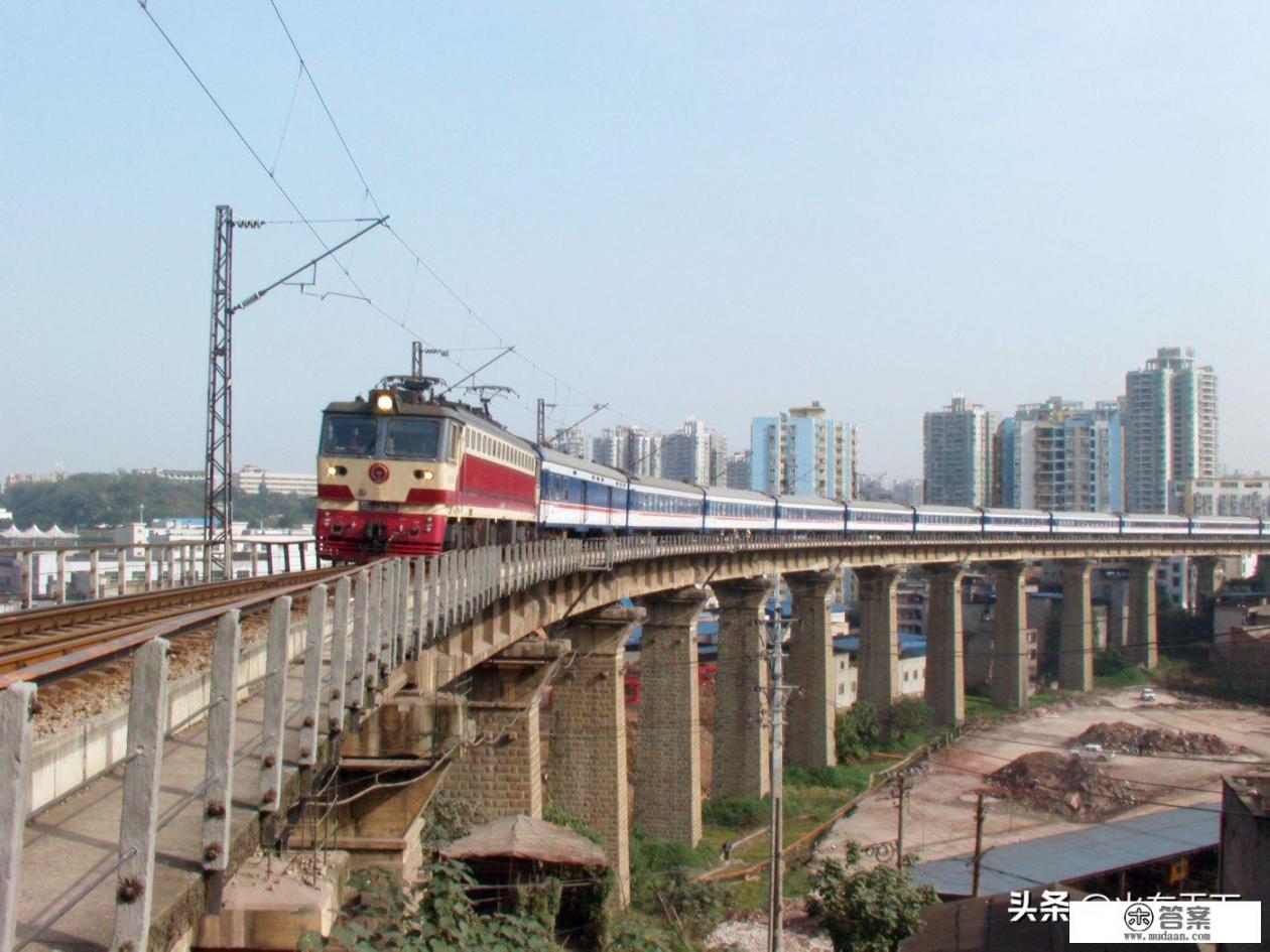 求北京到重庆的硬卧火车票及飞机票的价格的介绍？