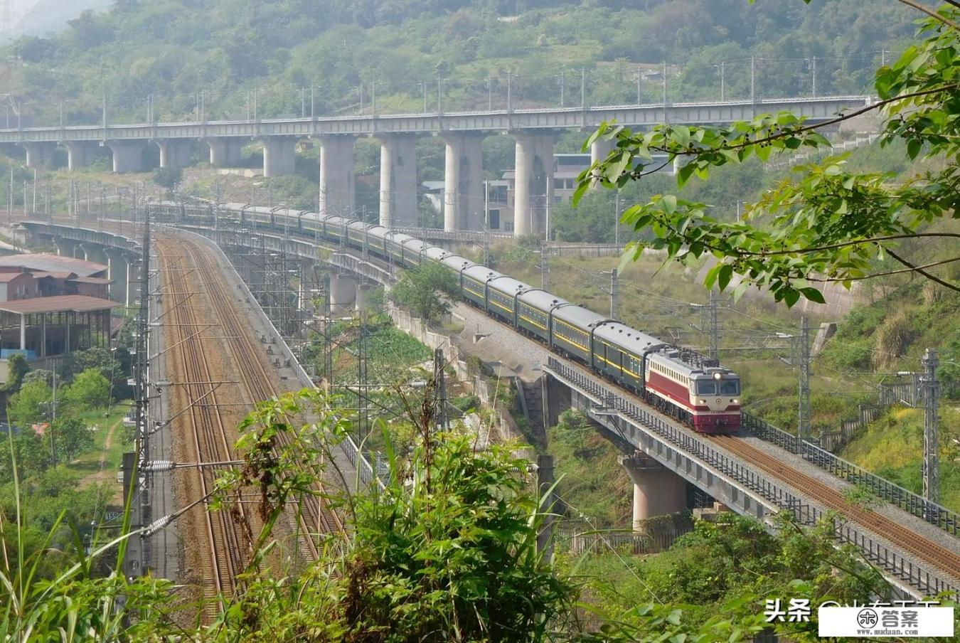 求北京到重庆的硬卧火车票及飞机票的价格的介绍？