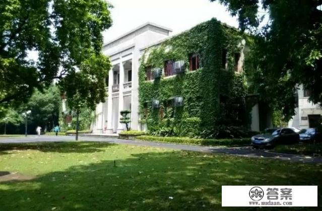 大家都说西南大学在211里面算垫底的,大家觉得西南大学怎么样呢? 大家都说西南大学在211里面算垫底的,大家觉得西南大学怎么样呢?