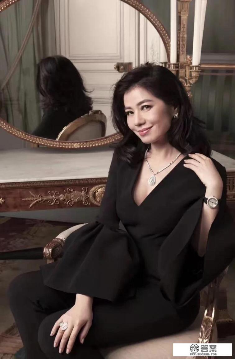 有哪些女星倾国倾城却四五十岁都还没有孩子? 有哪些女星倾国倾城却四五十岁都还没有孩子?