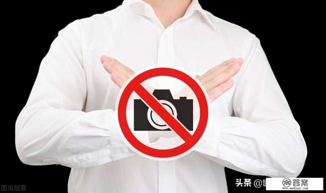 在公交车上被人偷拍裙底,坏人趁人多逃脱,事后要不要选择报警? 在公交车上被人偷拍裙底,坏人趁人多逃脱,事后要不要选择报警?