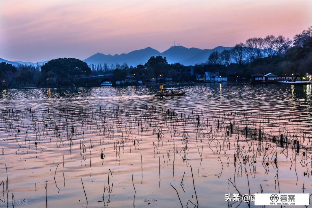 在公交车上被人偷拍裙底,坏人趁人多逃脱,事后要不要选择报警? 在公交车上被人偷拍裙底,坏人趁人多逃脱,事后要不要选择报警?