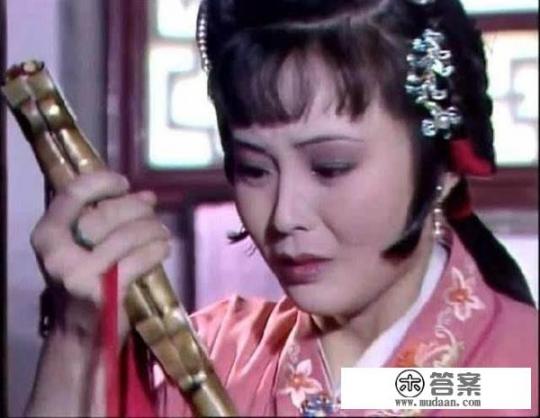 小说《红楼梦》尤三姐是淫奔女,柳湘莲不当那剩忘八,你怎么看? 小说《红楼梦》尤三姐是淫奔女,柳湘莲不当那剩忘八,你怎么看?