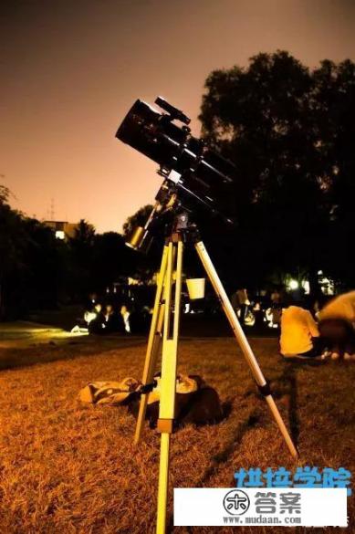 想买一个天文望远镜,入门级别的。有什么好的品牌和型号推荐? 想买一个天文望远镜,入门级别的。有什么好的品牌和型号推荐?