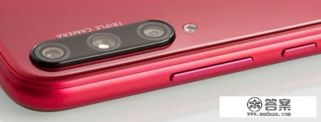 华为荣耀play3后盖是玻璃的吗？