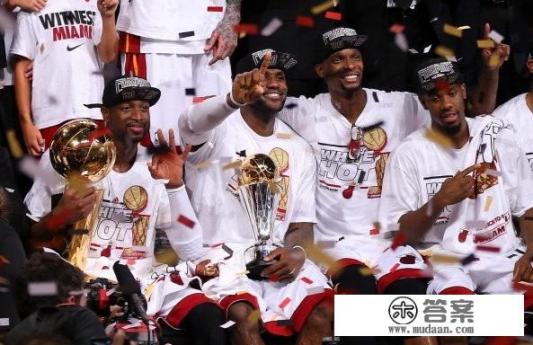 总冠军戒指是一人一个吗？