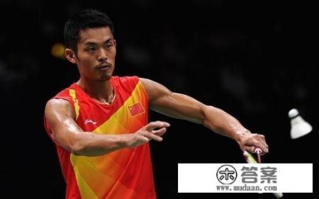 大学体育羽毛球标准？