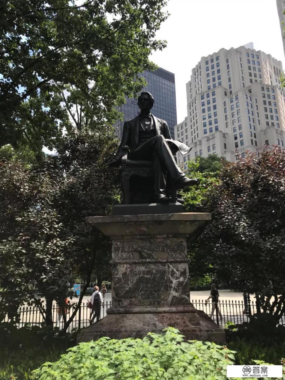 上大学是选择自己擅长的专业还是选择自己喜欢的专业？为什么？