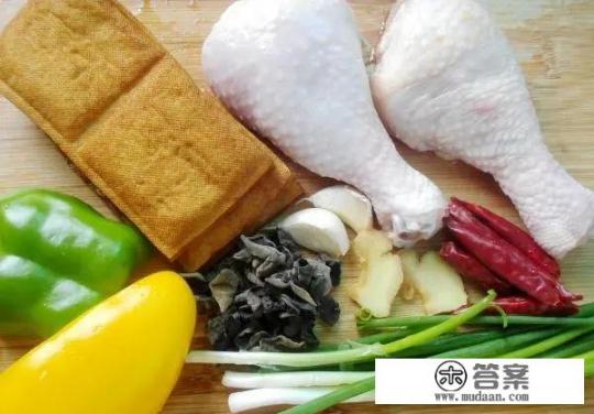 干木耳炒鸡肉的做法? 干木耳炒鸡肉的做法?