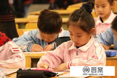 语文什么是写作手法?什么是写作特点?包括什？