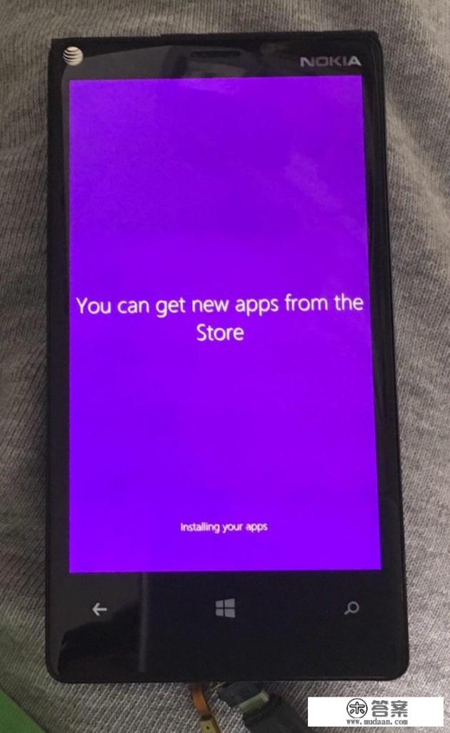 wp8手机lumia 920可以自己改系统把它变成安卓吗？