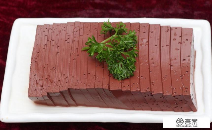 猪血营养丰富但不宜多吃，如何挑选猪血？