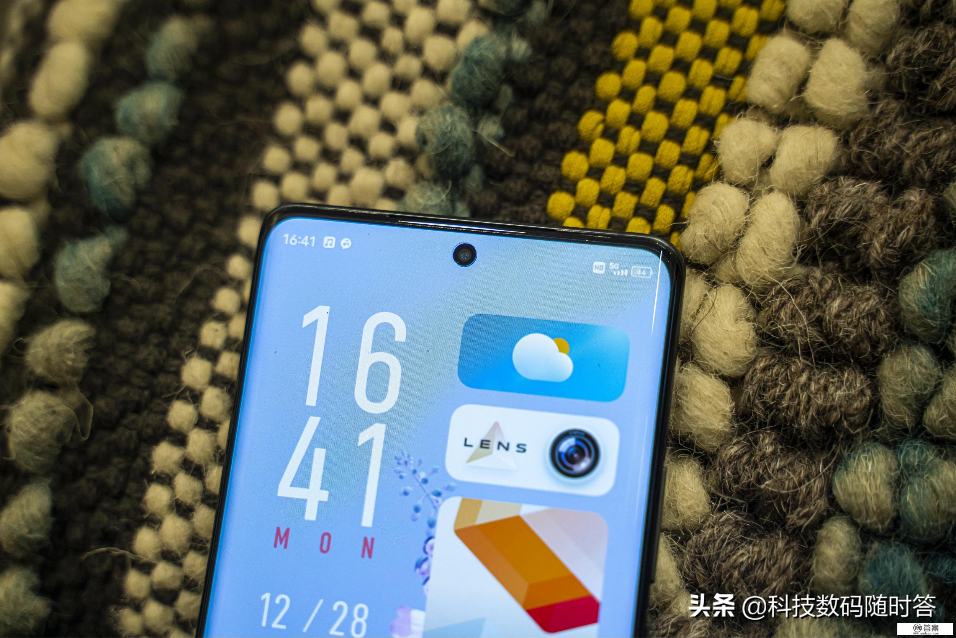 华为的荣耀v40多少钱？