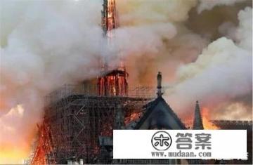 雨果写《巴黎圣母院》的目的是什么？里面讲述的是什么故事？