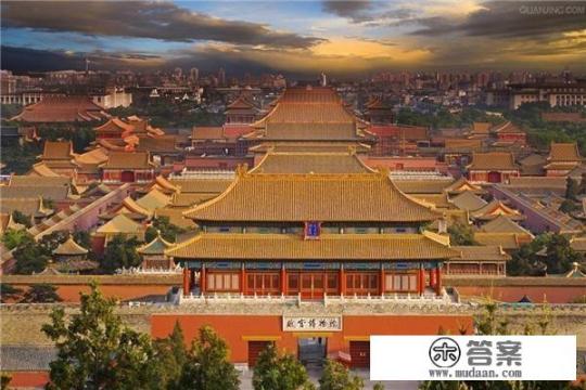 皇宫里过年的时候怎样吃团圆饭？