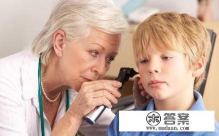 耳朵进水怎么弄出来？