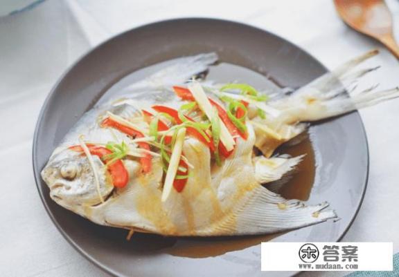 清蒸鲳鱼的做法? 清蒸鲳鱼的做法?