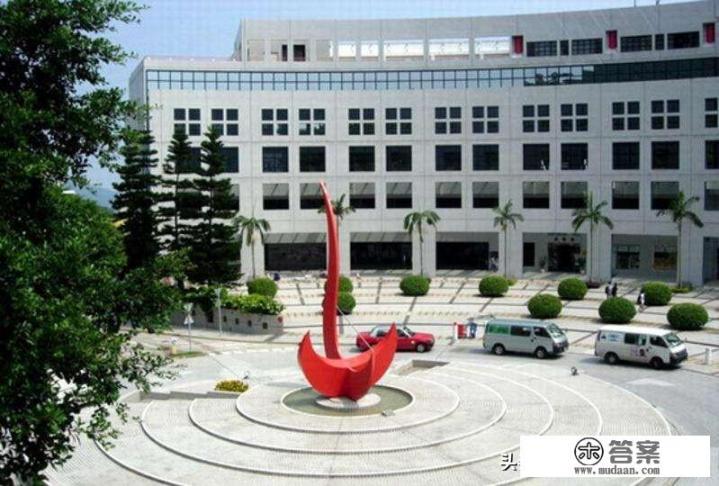 香港的大学校园中有哪些值得一看的风景？