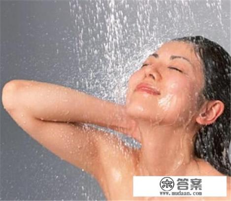 坐月子赶上大热天，多久可以洗头洗澡？坐月子可以瘦肚子吗？