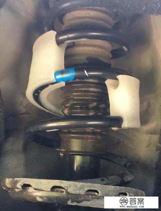 你好，请问减震器装缓冲胶有用吗？