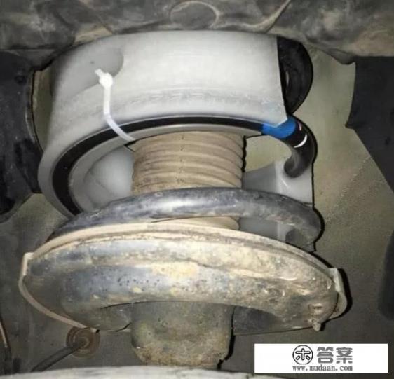 你好,请问减震器装缓冲胶有用吗? 你好,请问减震器装缓冲胶有用吗?