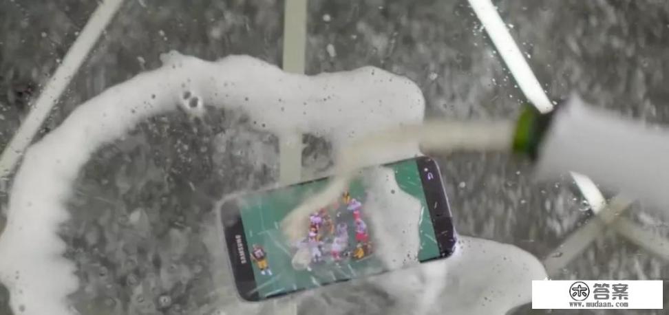 三星为什么又双叒叕发广告怼苹果？