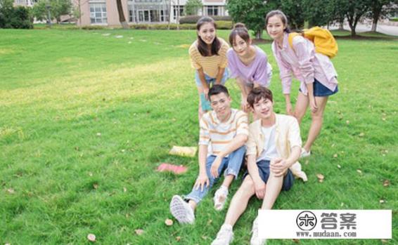 关于校园生活的英语作文80词带翻译？