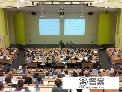 上大学很轻松吗? 上大学很轻松吗?