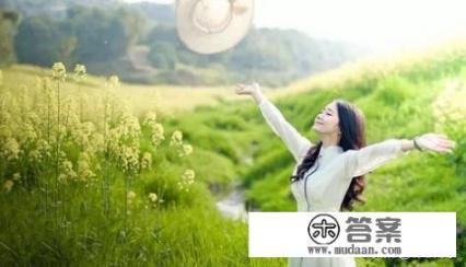 一部很老的动画片，片尾曲的歌词有一句是‘把老师变成娃娃，和我们一起唱歌跳舞’？