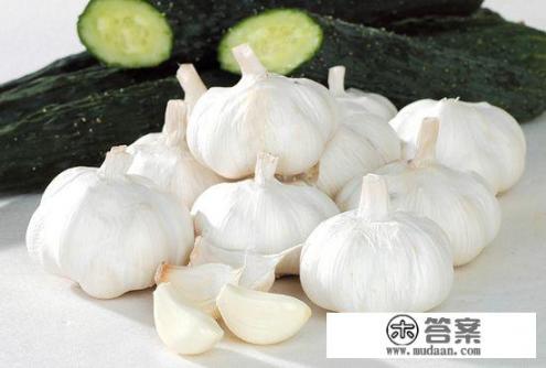 蒜泥隔夜放为什么会变绿？