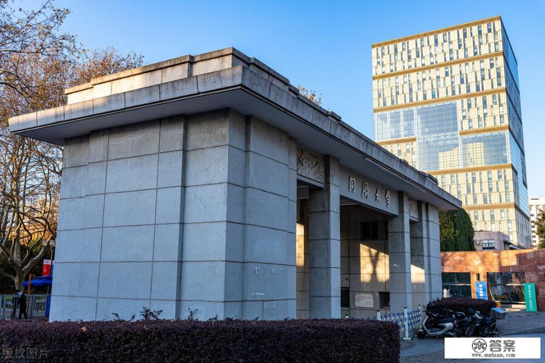 请问武汉大学收美术生吗？