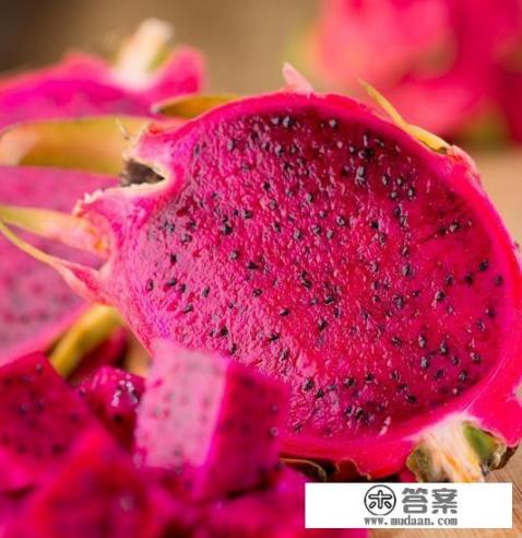 白心火龙果和红心火龙果有啥区别,哪个更营养?