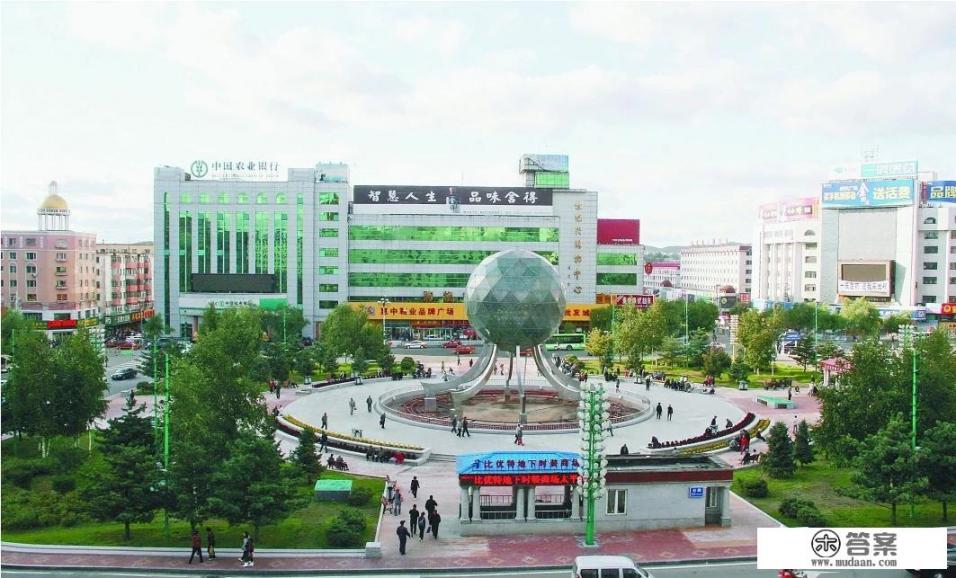 黑龙江鹤岗市，有多少人口,土地面积是多少啊？