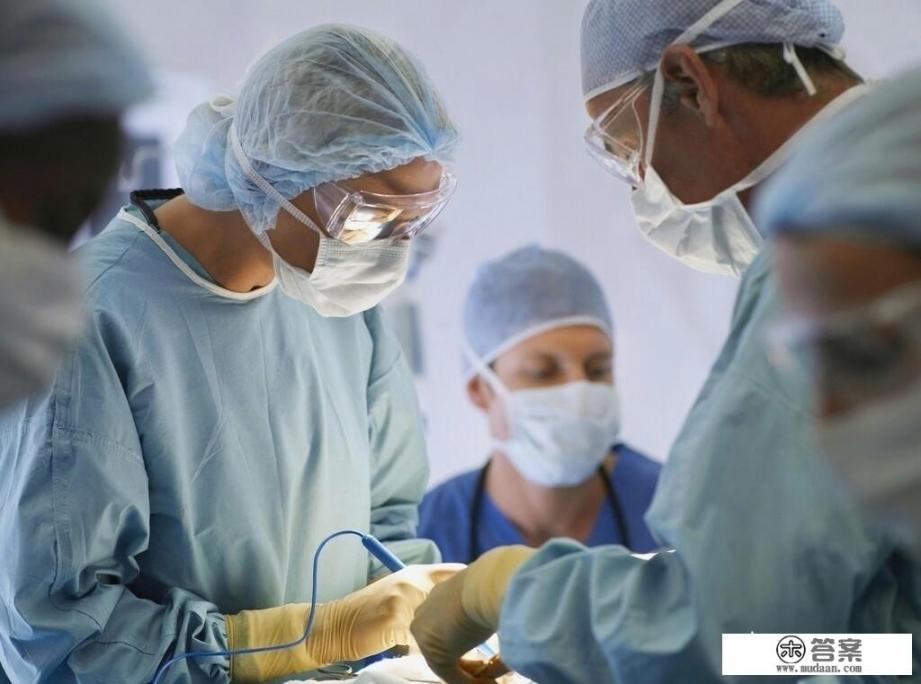 有没有好看关于医生的小说？