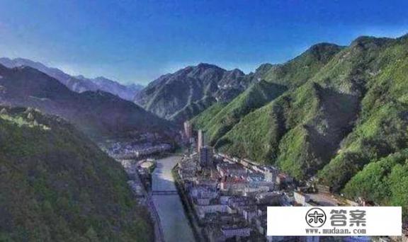 汉中市镇巴县何时能通铁路或高速？