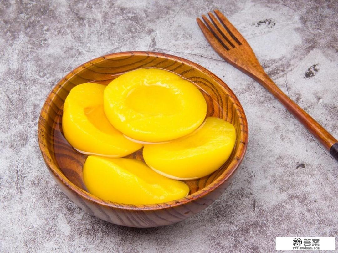 黄桃罐头有治疗感冒发烧的作用吗？