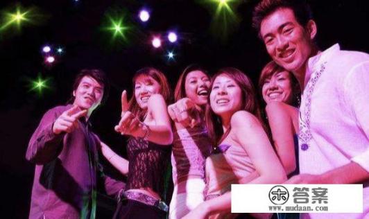 酒吧游戏抓手指三种玩法？