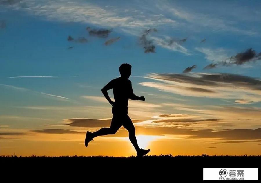 接触了一个阳性感染者过去4天了，我没有症状且试剂测验显示阴性，是不是就意味着没事了？